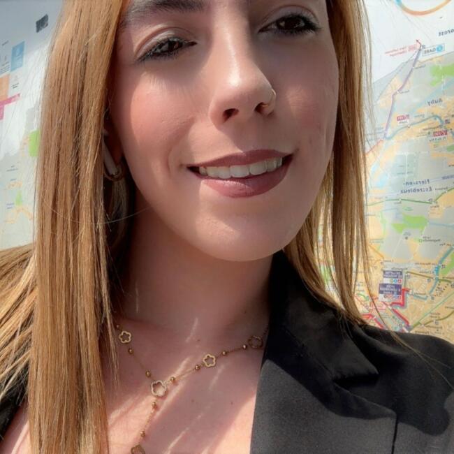 Babysitter in Dechy: Julie