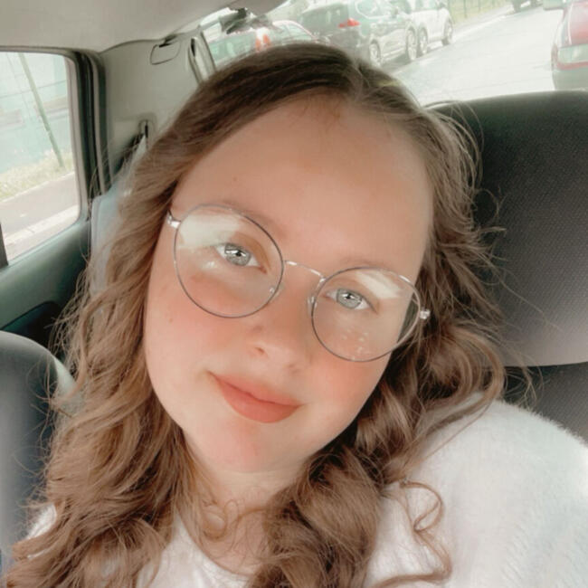 Babysitter in Louvroil: Chloé