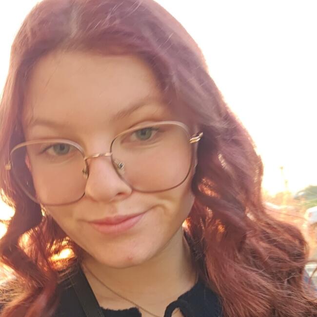 Babysitter in Hallines: Noemie