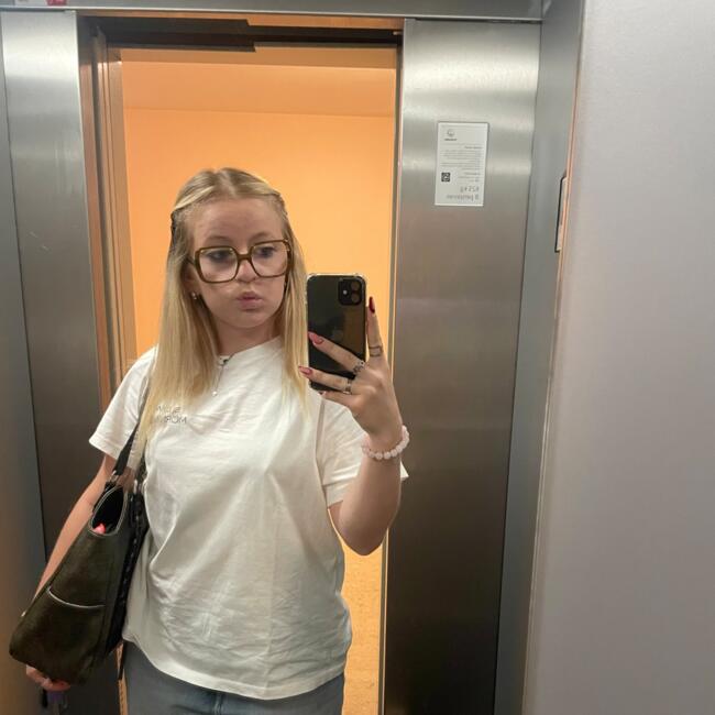 Babysitter in Annecy: Léa