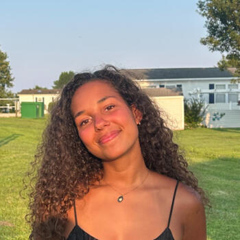 Babysitter in Amiens: Inès