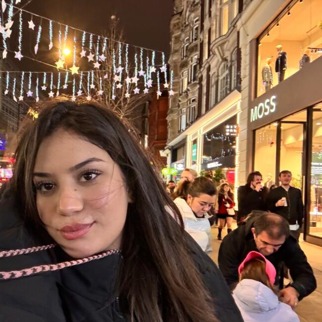 Babysitter in London: Chaymae