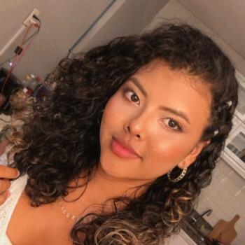 Babysitter in Tefé: Débora