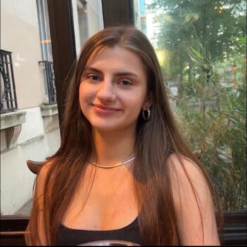 Babysitter in Montreuil: Julia