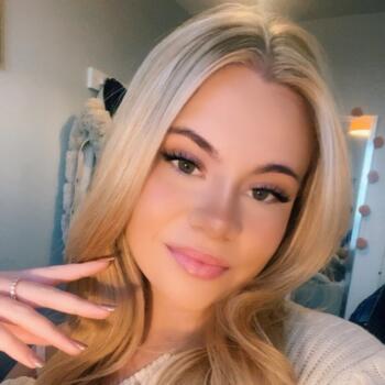 Babysitter in Harlow: Macie