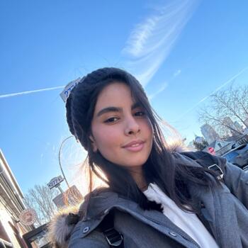 Babysitter Calgary: Nazafarin