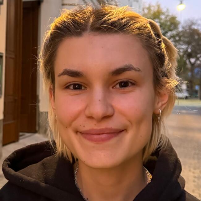 Babysitter in Paris: Julika