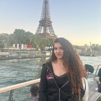 Babysitter Manchester: Naima