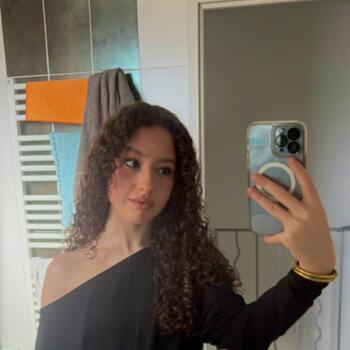 Babysitter in Montanay: Mila