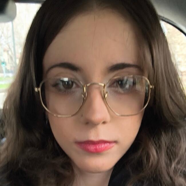 Babysitter in Muggiò: Nicole