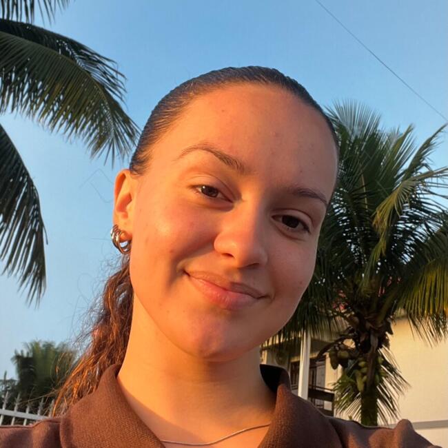 Babysitter in Joinville: Julia