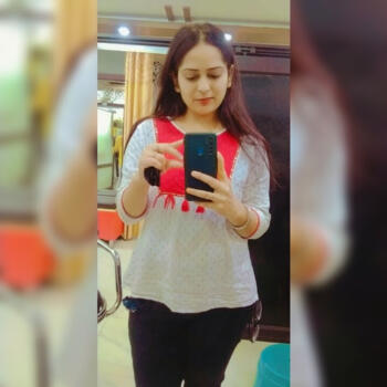 Babysitting job in Delhi: Richa