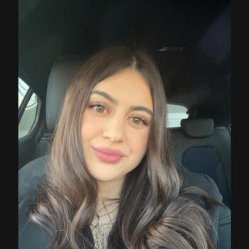 Babysitter in Saint-Vérand: Lily