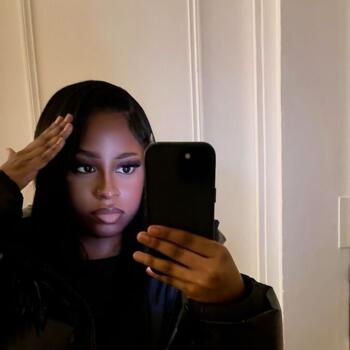 Babysitter in Joigny: Chloé