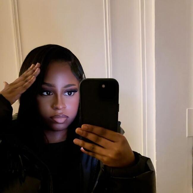 Babysitter in Joigny: Chloé