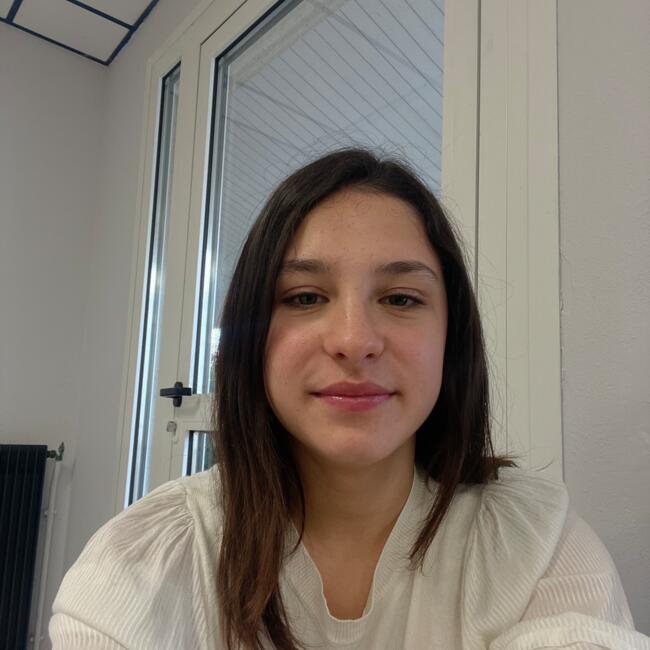 Babysitter in Toulenne: Jade