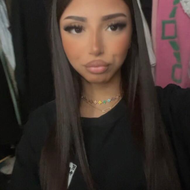 Babysitter in Saint-Étienne: Leticia