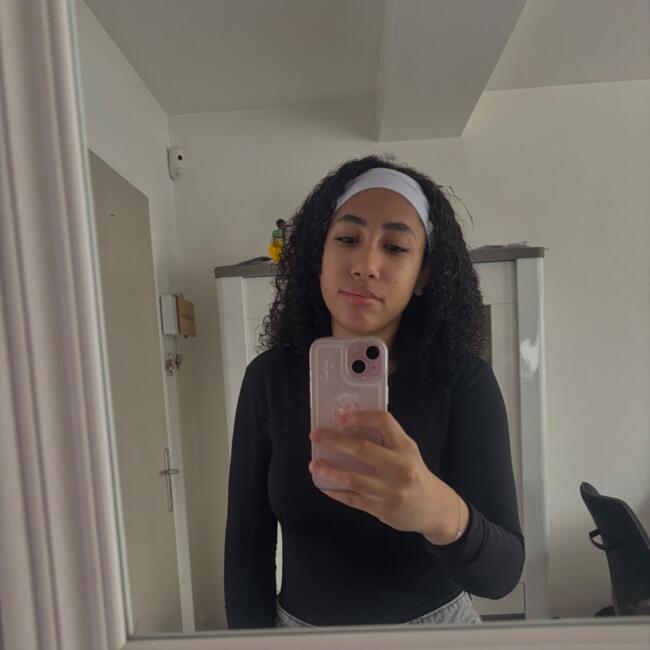 Babysitter in Saint-Félix: Noellia