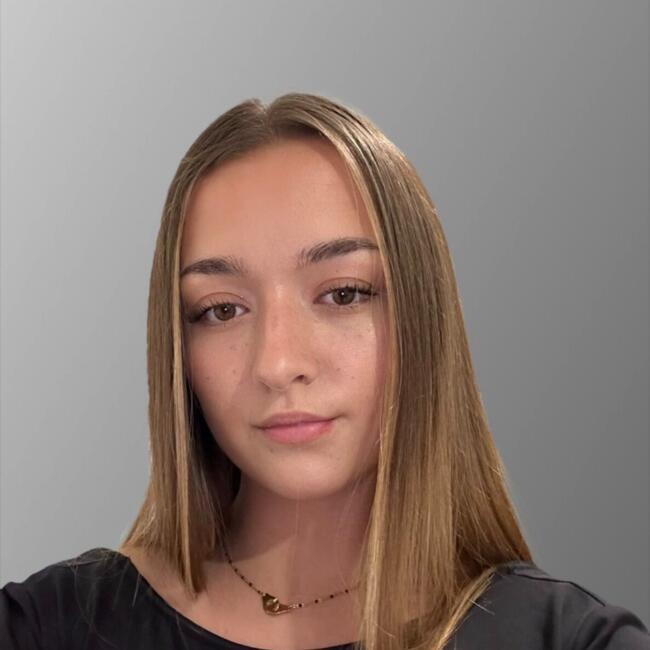 Babysitter in Divonne-les-Bains: Anouk