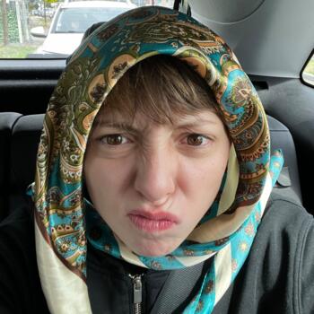 Babysitter in Hautefage-la-Tour: Louanne