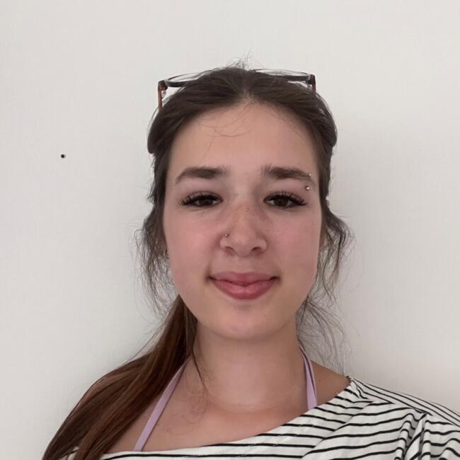Babysitter in Ashford (Surrey): Isla