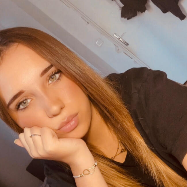 Babysitter in Bagnols-sur-Cèze: Melodye