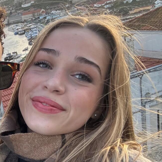Babysitter em Almada: Alice Correia