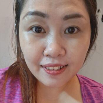 Babysitter in Singapore: Noora