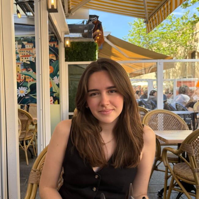Babysitter in Cannes: Alison