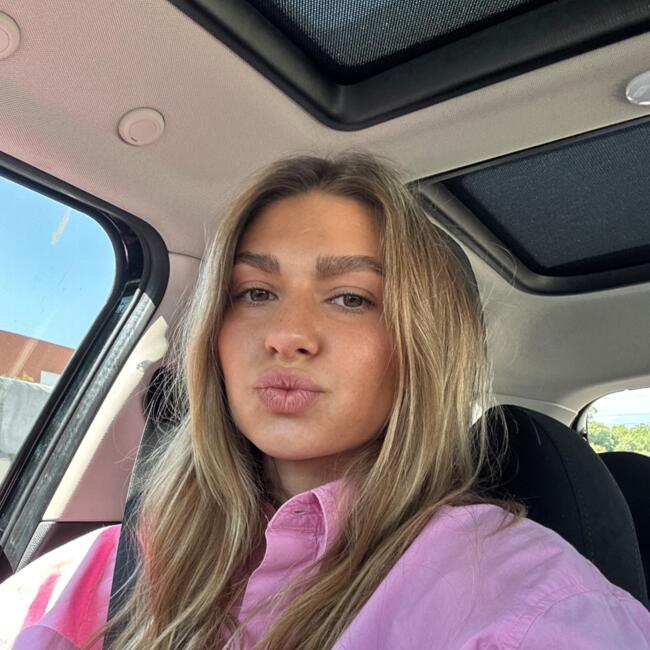 Nanny in Nîmes: Inès