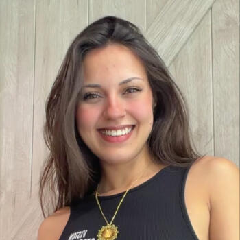 Babysitter Huntington Beach: Isabela