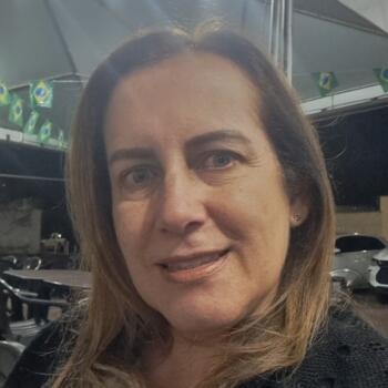 Babysitter Goiânia: Maria Lucia