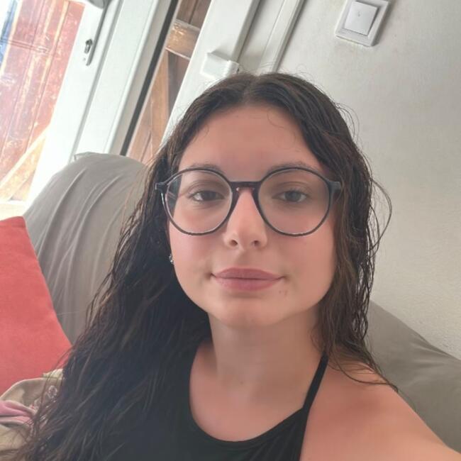 Babysitter in Chalon-sur-Saône: Ambre