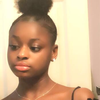 Babysitter in Lynnwood Heights Mobile Home Park: Za'Hara