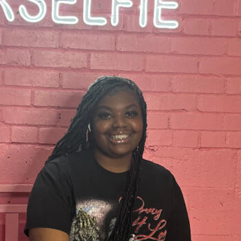 Babysitter in Omaha: Makira