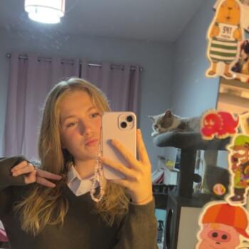 Babysitter in Woking: Jasmyn