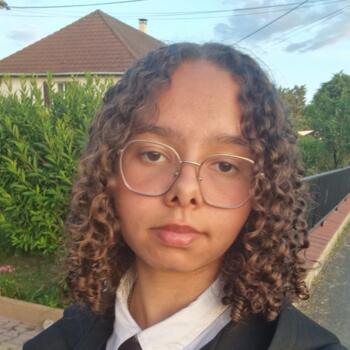 Babysitter in Le Poinçonnet: Elise