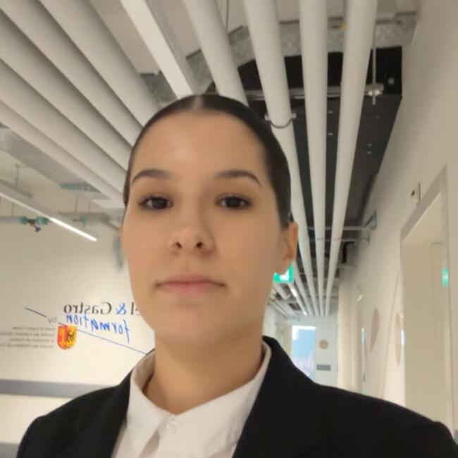 Babysitter in Étrembières: Nelia