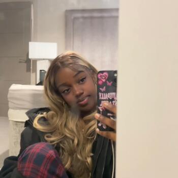 Babysitter in Greenisland: Paris