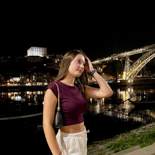 Babysitter in Brou-sur-Chantereine: Chloe