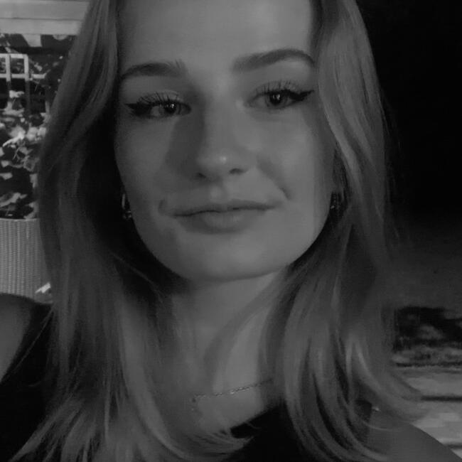 Babysitter in Stabroek: Lore