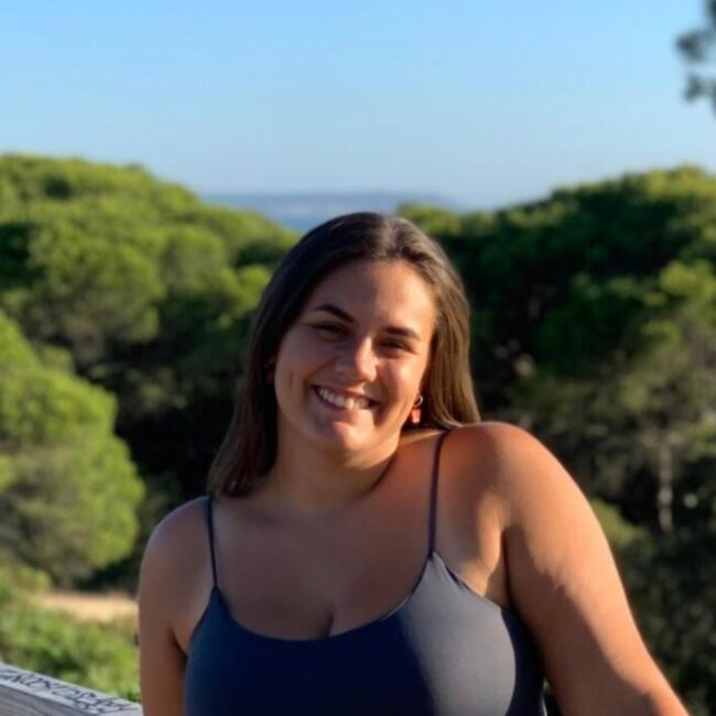 Babysitter in Seixal: Inês