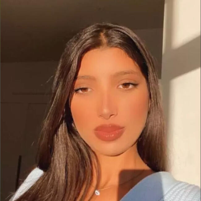 Babysitter in Le Chambon-Feugerolles: Yasmina