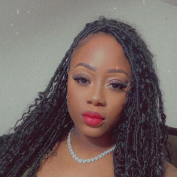 Babysitter in Portmore: Krystal