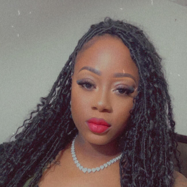 Babysitter in Portmore: Krystal