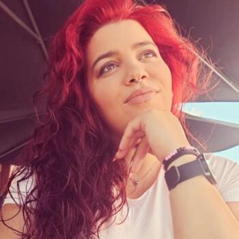 Babysitter in Vila Verde: Julie