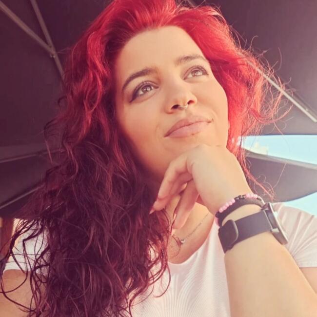 Babysitter in Vila Verde: Julie