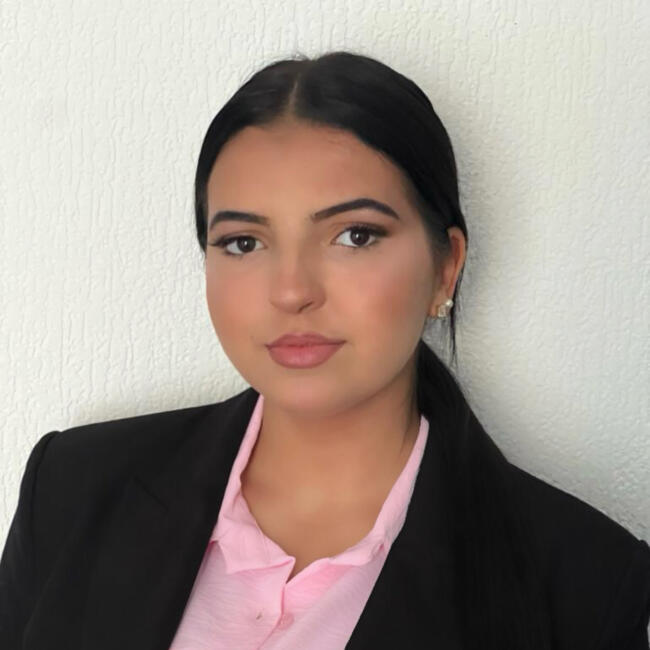 Babysitter in Pessac: Anissa