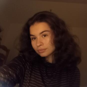 Babysitter in Saint-Nazaire: Victoria