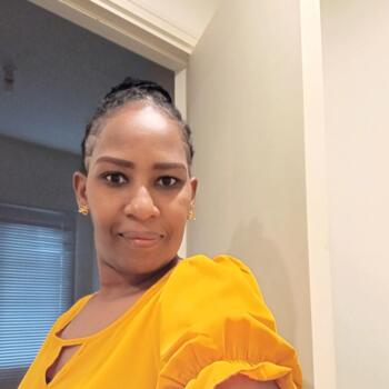 مربية أطفال في دبي: Florence